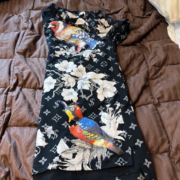 This is a Large Black Tee KRISP - Picture 5 of 6